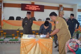 Pemkab Bonbol Sampaikan APBD Ke Gubernur Untuk Dievaluasi 