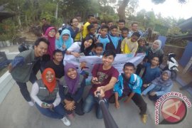 Peserta XL Future Leaders ajak "Bawean Membaca"