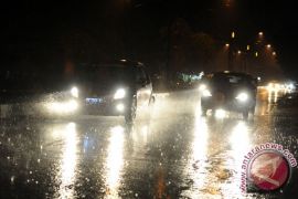 Bau asap karhutla menyengat usai diguyur hujan di Palangka Raya