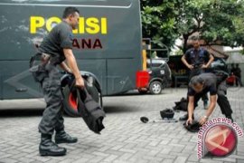 Tim Gegana Jambi musnahkan dua granat aktif