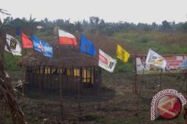 Bendera Merah Putih berkibar terbalik di Merauke