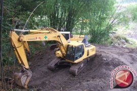 Bupati: Alat berat dari pertanian diserahkan ke PU