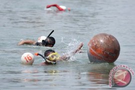 Lomba Renang Selat Madura