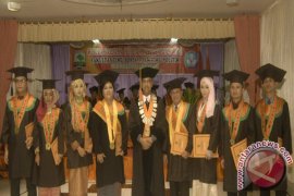 WISUDA Page 1 Small