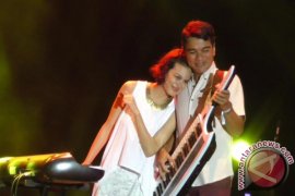 Penonton JTF Impikan Album Duet Indra Lesmana-Eva Celia