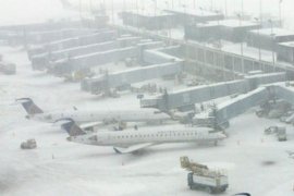 Lebih dari 500 penerbangan dibatalkan akibat hujan es di Chicago Page 1 Small