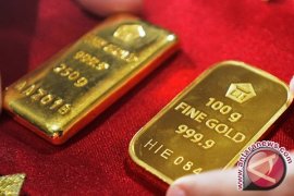 Emas Naik Dipicu Pelemahan Dolar dan Ketidakpastian Trump