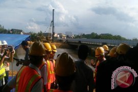 Gubernur Lakukan Pemancangan Jembatan Sungai Wanggu