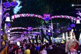 A Walk Under Christmas Lights at Pedestrian Night on Singapore's Iconic Orchard Road