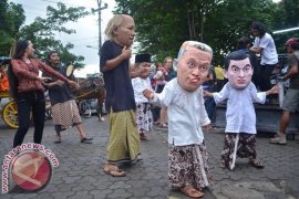 "jalistiwa' Page 1 Small