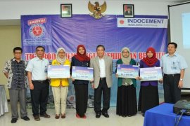 12.634 Beasiswa Diberikan Indocement Untuk Jenjang SD-S3 