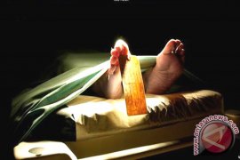 Heboh, Pria Terbelakang Mental Kubur Sendiri Jasad Ibunya