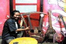 Jansen Jasien Pamerkan 500 Lukisan "Jelajah Jagad"