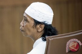Mandra divonis satu tahun penjara