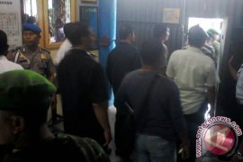 Polisi Geledah Penghuni Lapas Tabanan