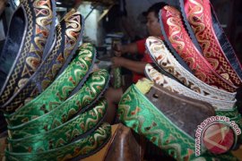 Kerajinan Sepatu Bordir