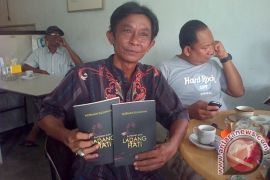 Penyair Lingga Lahirkan Buku Ladang Hati