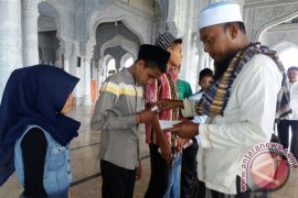 400 Anak Yatim Disantuni Pada Maulid Akbar di Jeunieb