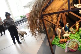 Anjing Pelacak Sisir Gereja Setiap Jelang Misa