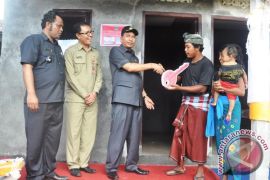 Penjabat Bupati Tabanan Resmikan Tiga Bedah Rumah