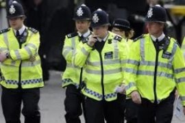 Polisi Inggris periksa anak Muslim karena salah eja Page 1 Small