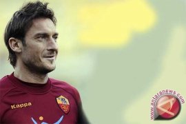 Totti Ingin Bermain Dua Tahun Lagi
