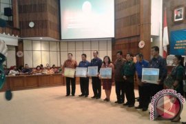 Pemkab Karangasem Raih Penghargaan LAKIP 2015