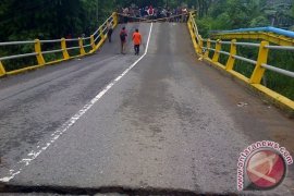 Jembatan Jalan Raya Denpasar-Gilimanuk Putus
