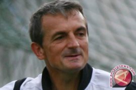 Milomir Seslija Resmi Arsiteki Arema