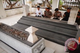 Penjabat Bupati Sidoarjo Ziarah Makam Mantan Bupati 