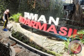 Ada Kebun Binatang Di Terminal Penumpang Bandarmasih