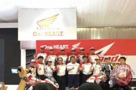 Marquez-Pedrosa sapa penggemarnya di Sirkuit Sentul Page 1 Small