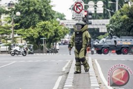 Polisi periksa karyawan terkait benda diduga bom Page 1 Small