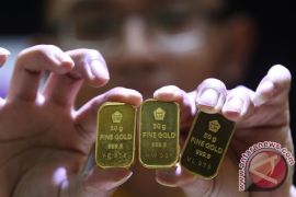 Emas Naik Didukung Dolar AS yang Melemah