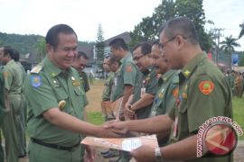 Bupati Nias Beri Penghargaan Kepada SKPD Terbaik