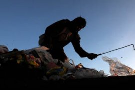 Wartawan Temanggung Bagi Sembako ke Pemulung