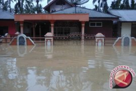 Flash inundating one thousand houses in South Solok