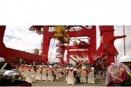 Pelindo  Operasikan Empat "container Crane" 