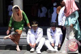 Hari Pertama Kerja Bupati Termuda