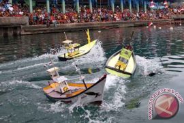 Balap Miniatur Perahu Tradisional