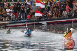 Balap Miniatur Perahu Trenggalek Ramai Dikunjungi Wisatawan