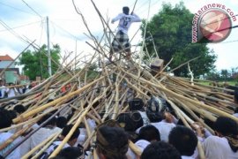 Tradisi Mekotek Bali