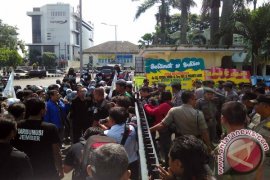 Sarbumusi Jember Demo Tuntut Nasib Karyawan Syafia