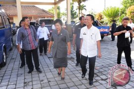 Bupati Karangasem Tinjau Kantor Camat Selat