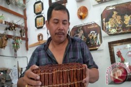 Frans Soebijakto Olah Limbah jadi Suvenir Menarik