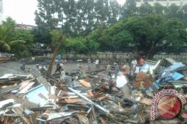 Pemulung serbu sisa reruntuhan bangunan Kalijodo