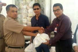 SKK Migas-Chevron Bantu Korban Banjir Kampar