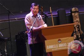 Wapres serahkan "Bawaslu Award 2016"