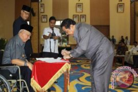 Awang: Berpikir dan Bekerja Secara Komprehensif Integral