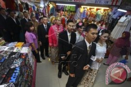 Peragaan Busana Pengantin di Pasar
